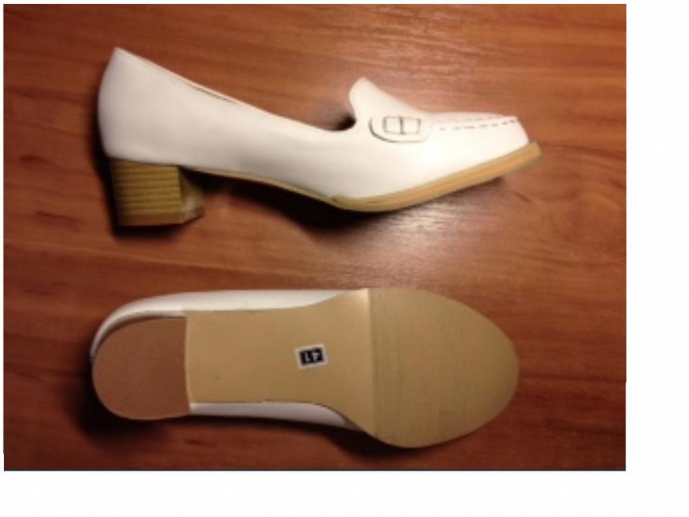 Туфли молочного цвета, новые, из натуральной кожи, на 38 размер.