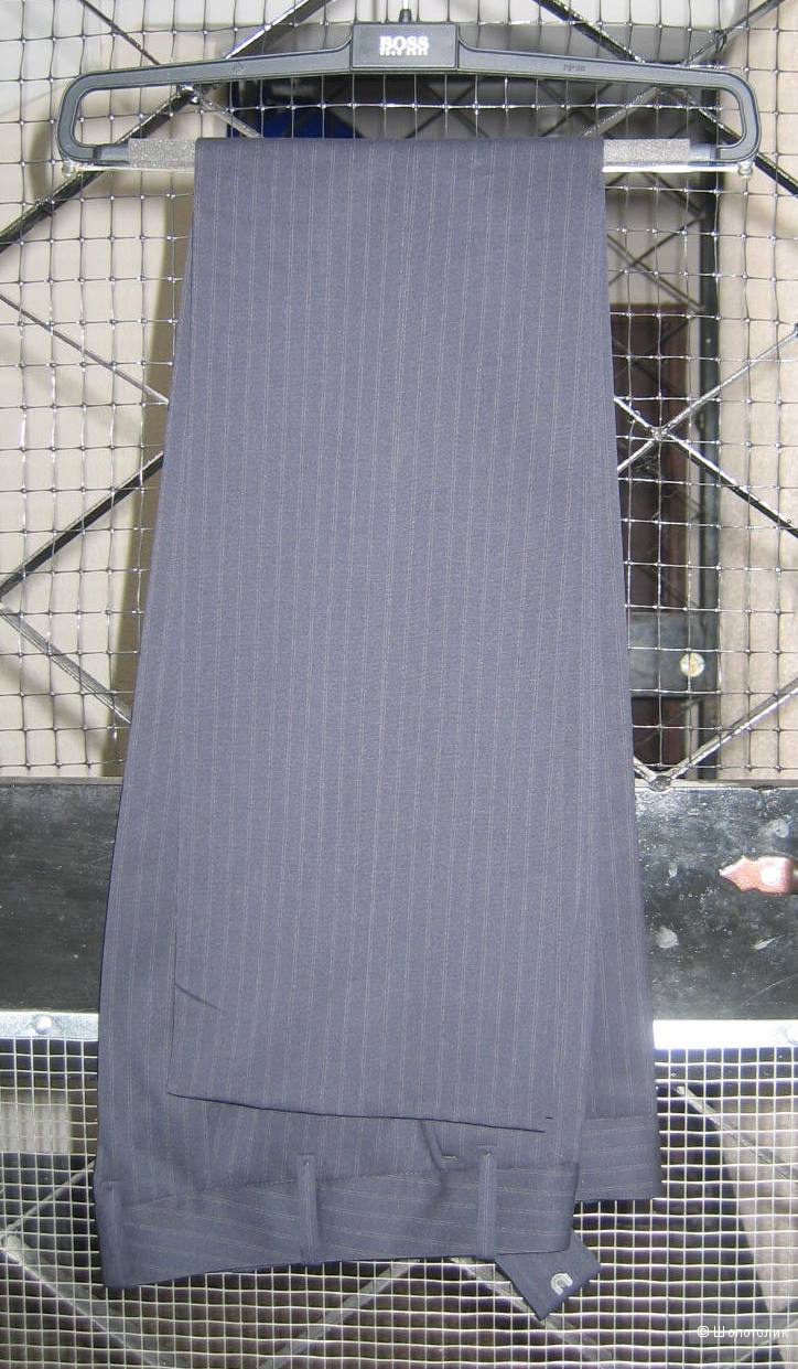 Новый шерстяной тёмно-синий брючный костюм Hugo Boss на р.42-44 (+1 в подарок)