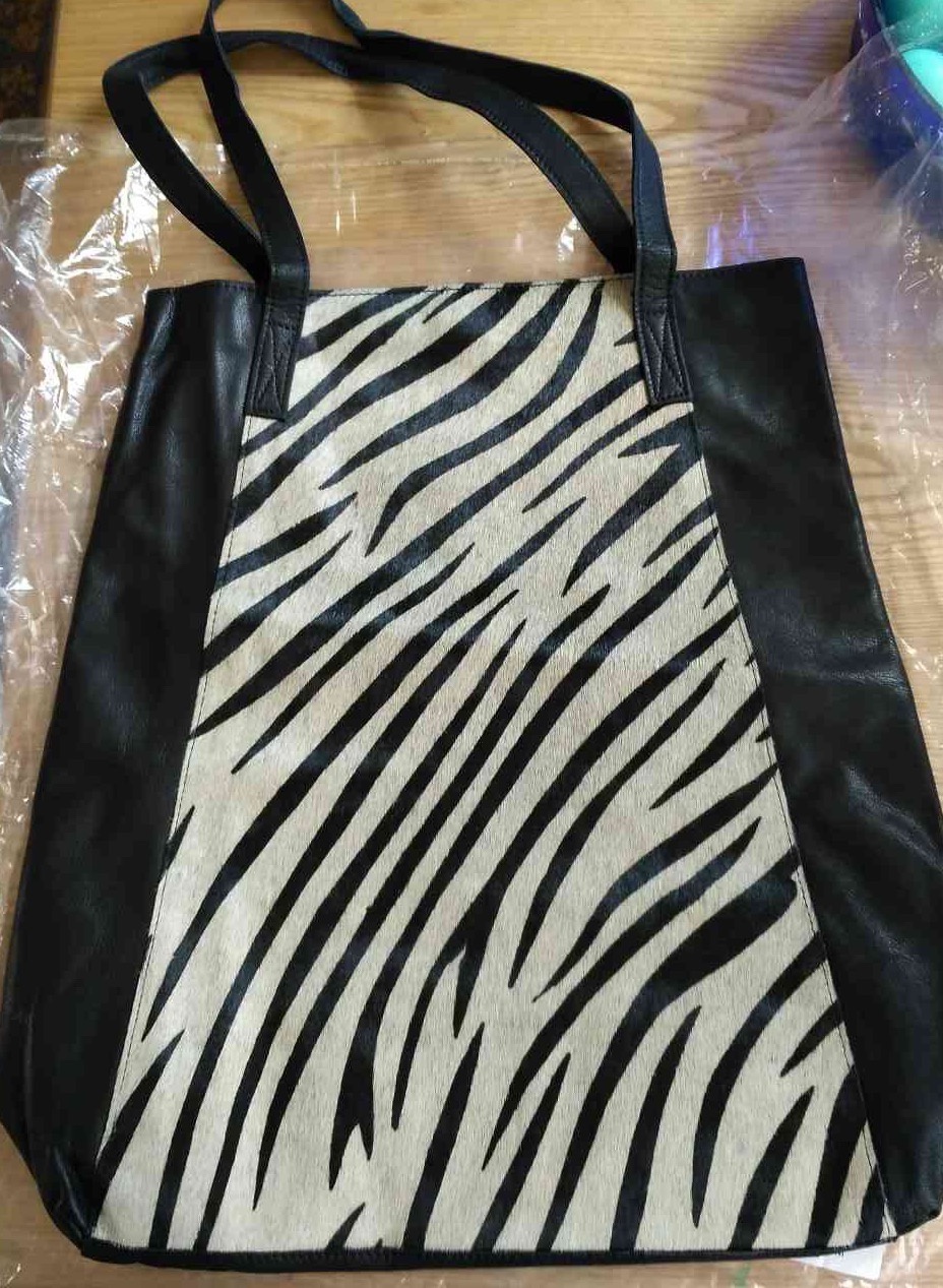 Кожаная сумка - шоппер ASOS. Принт - зебра.