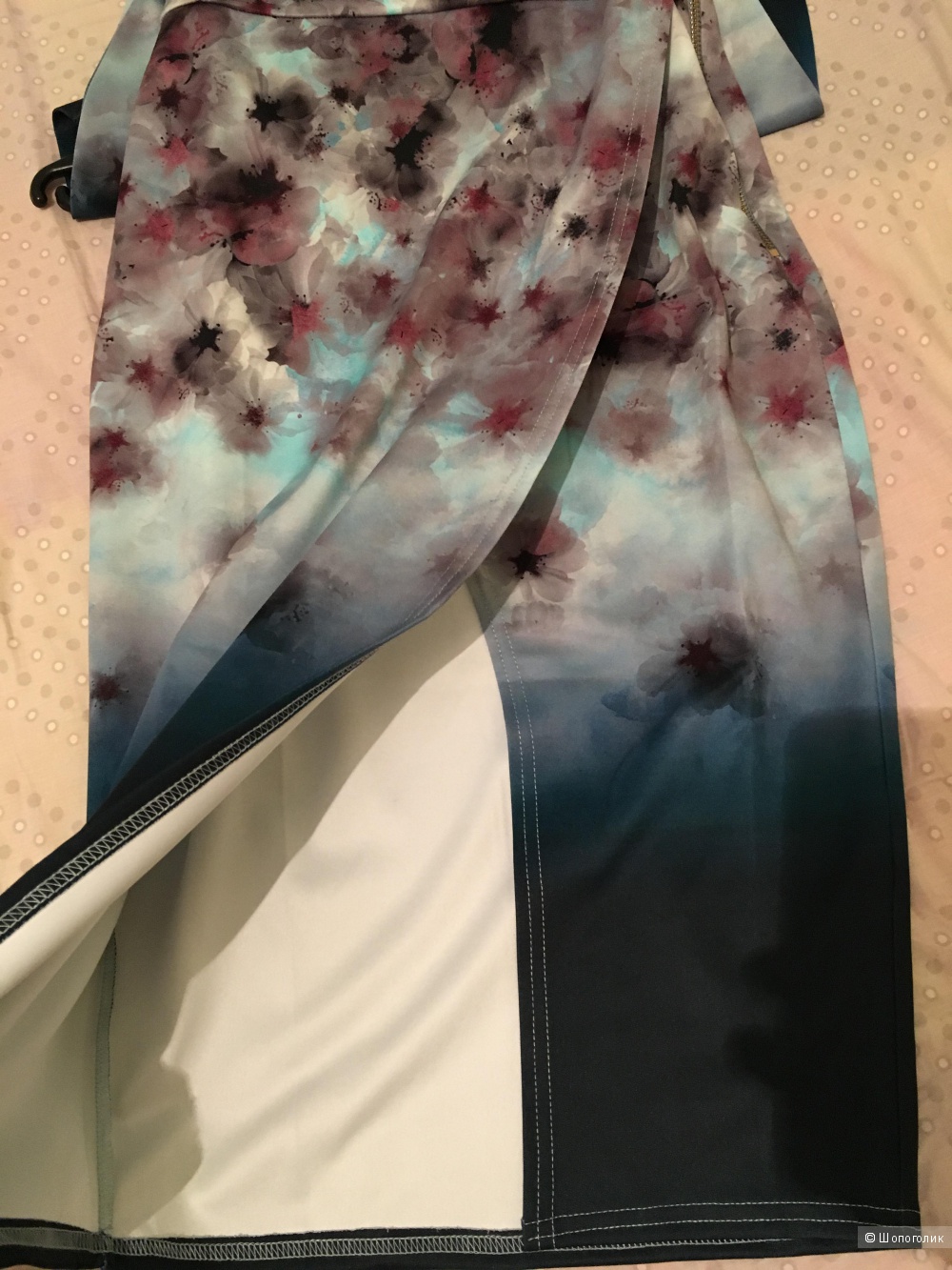 Платье миди с размытым цветочным принтом ASOS, размер 42-44