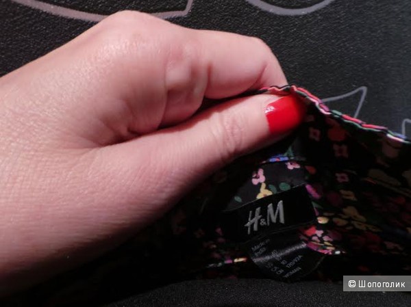 H&M:  блузка с многоцветным принтом