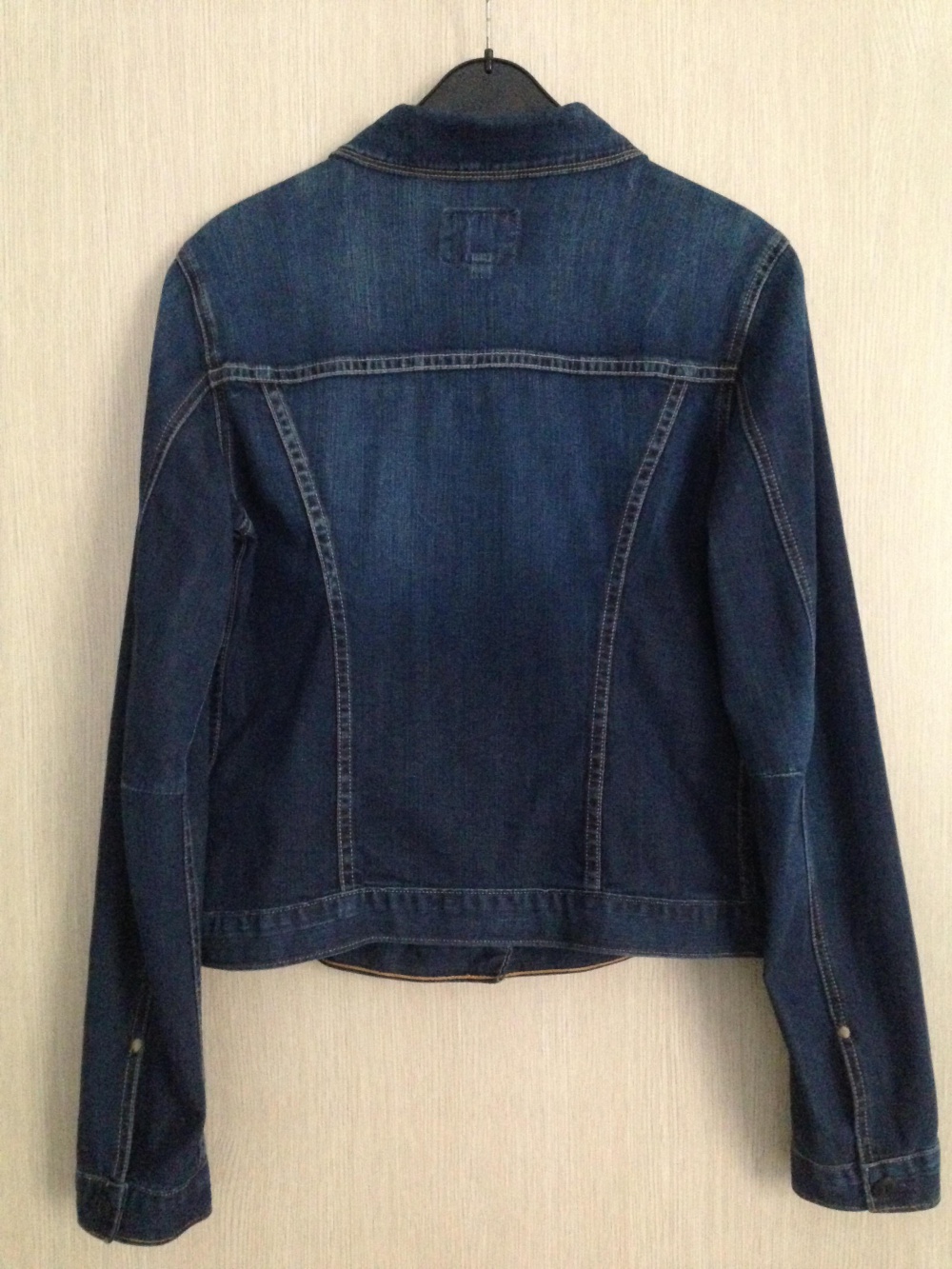 Джинсовая куртка , размер - M,  " ADRIANO GOLDSCHMIED ", США.