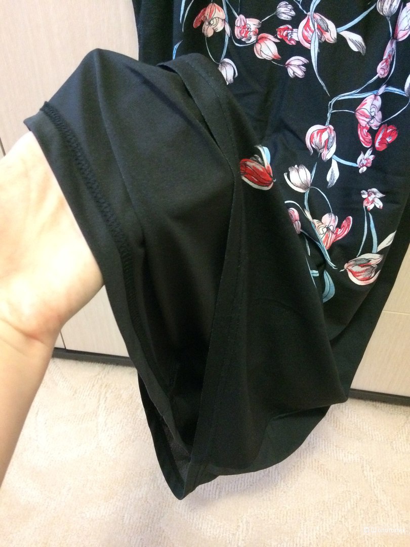 Платье черное стрейч с принтом 46-48 разм.