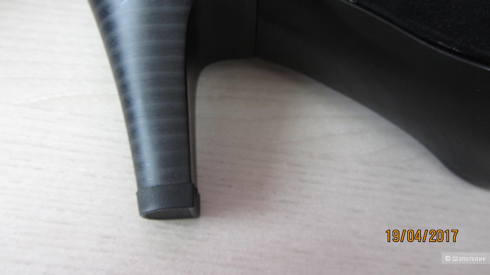 Новые замшевые туфли Caprice р.36-36,5
