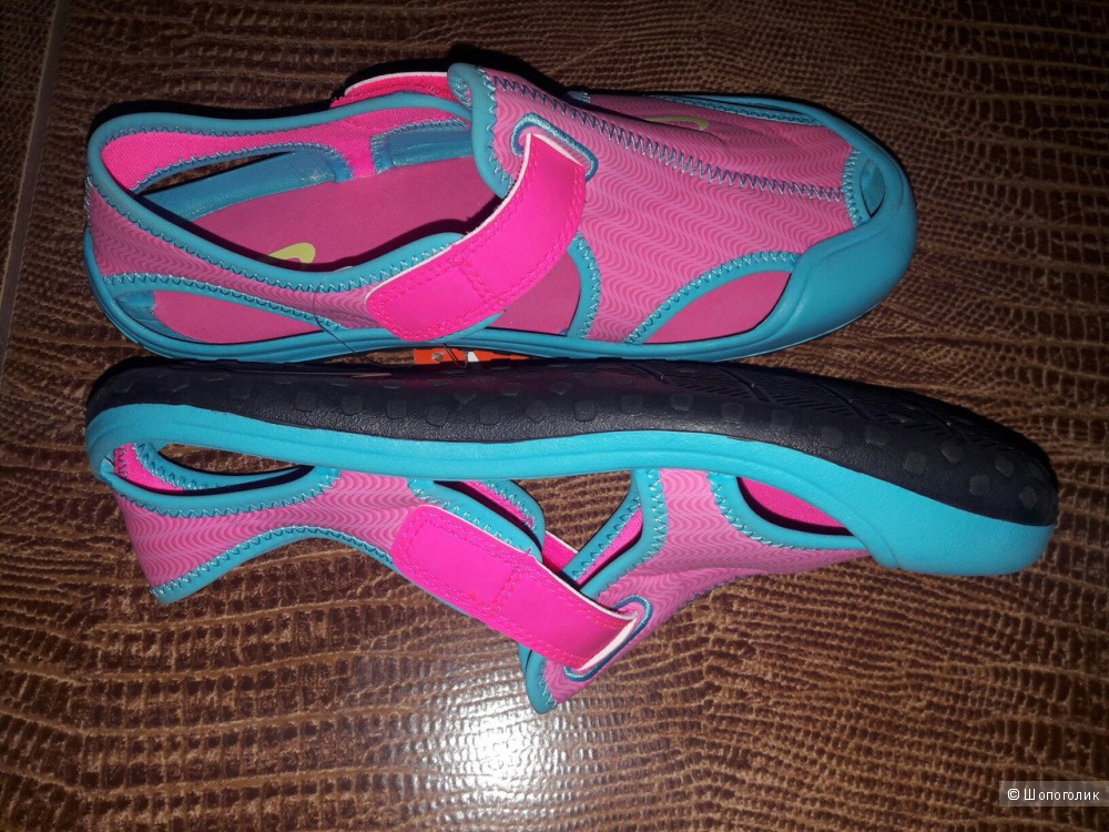 Сандалии Nike новые на девочку. Размер EU35.