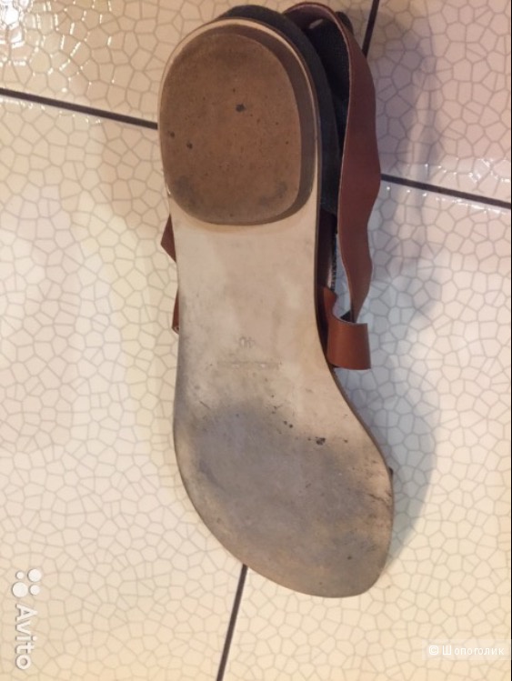 Женские кожаные сандалии на плоской подошве