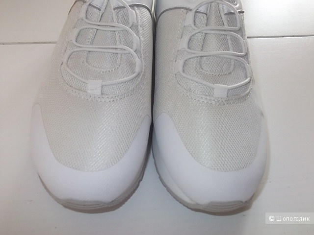 Новые кроссовки DKNY    размер 8,5