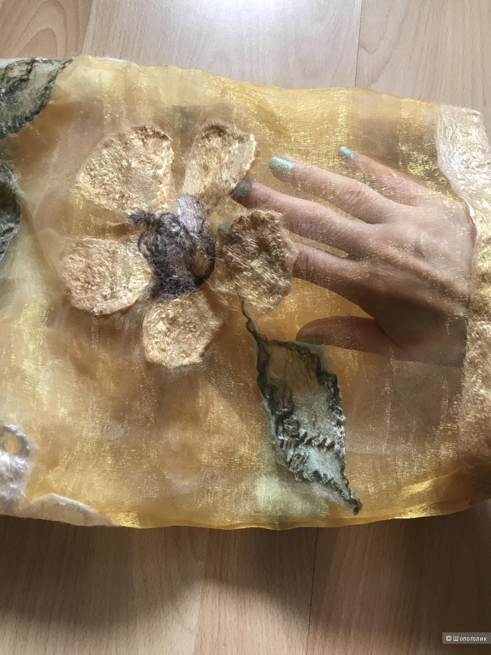 Шарф-палантин из органзы с набивными цветами из вяленой шерсти