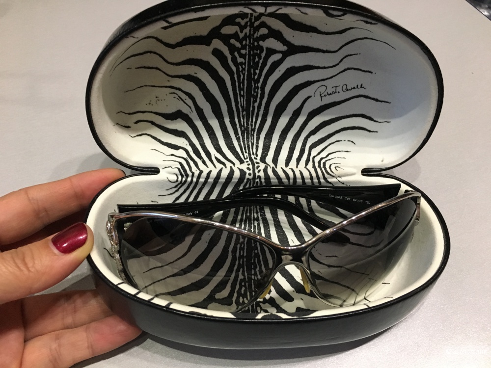 Солнцезащитные очки Roberto cavalli tiro. Черные