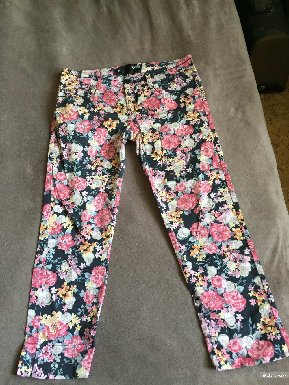 Летние укороченные брюки Love Moschino размер 31 в рисунок цветы-черепа.