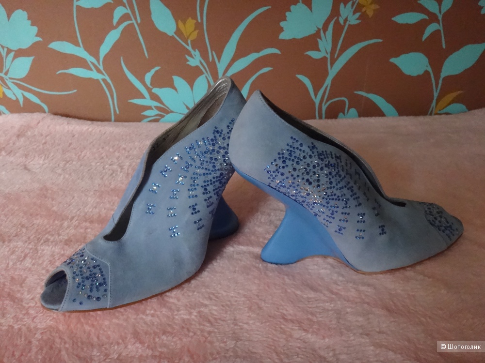 Голубые туфли со стразами 35 размер