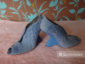 Голубые туфли со стразами 35 размер