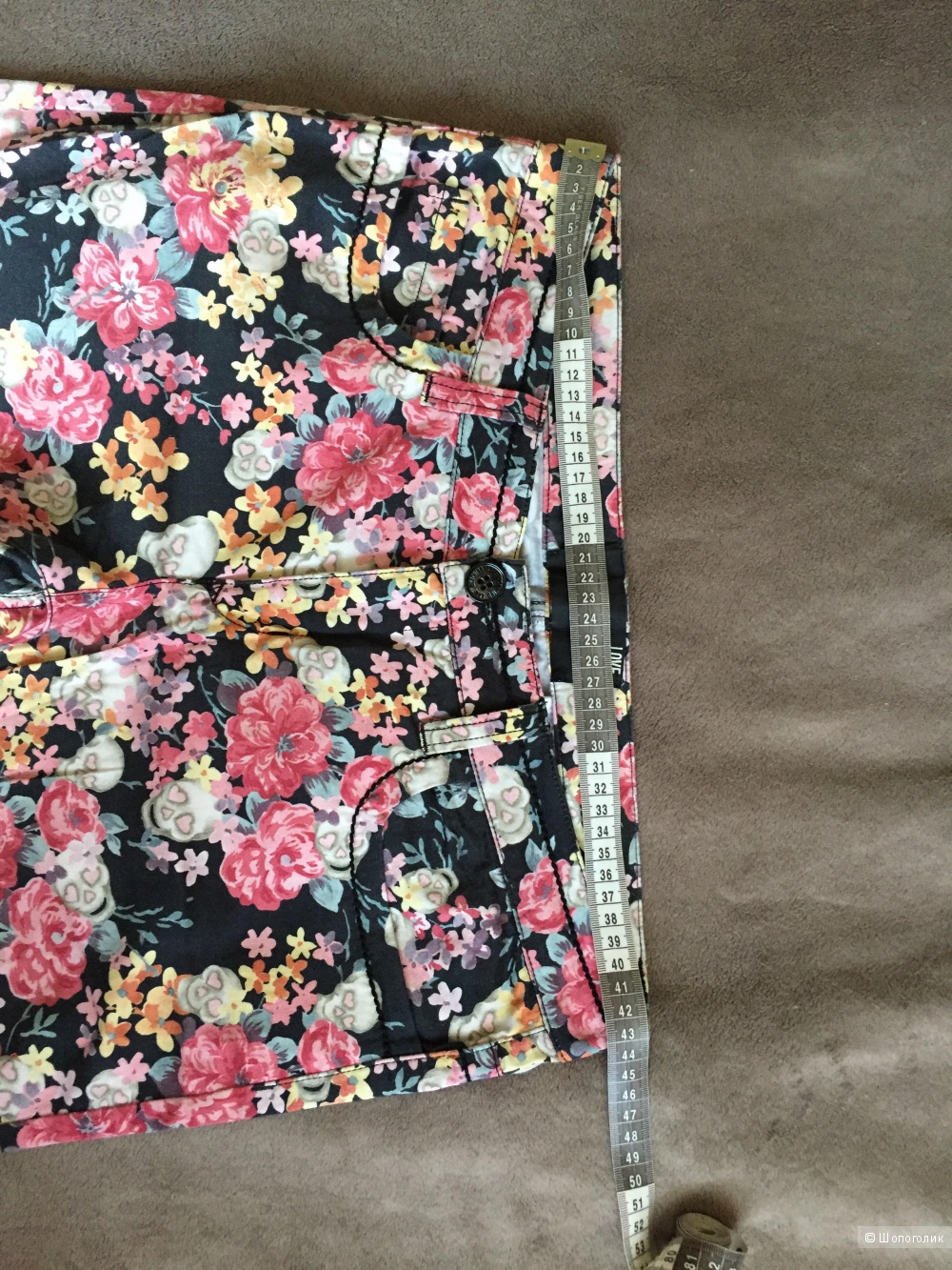 Летние укороченные брюки Love Moschino размер 31 в рисунок цветы-черепа.