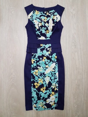 Платье - футляр с цветочным принтом Dorothy Perkins, размер 6 UK (42)