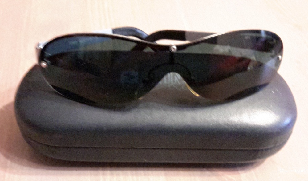 Солнцезащитные очки Sting
