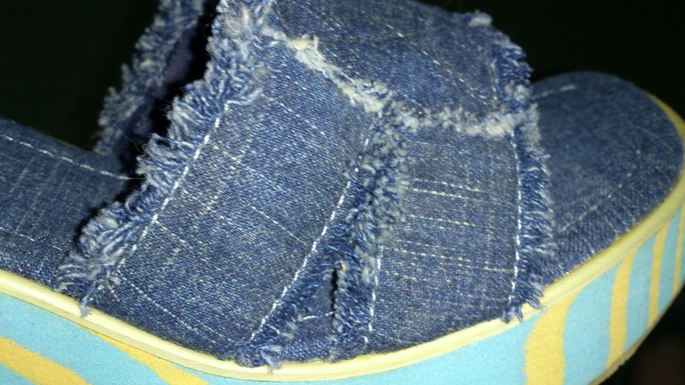 Босоножки джинсовые на танкетке Bruno Cantini, размер 39