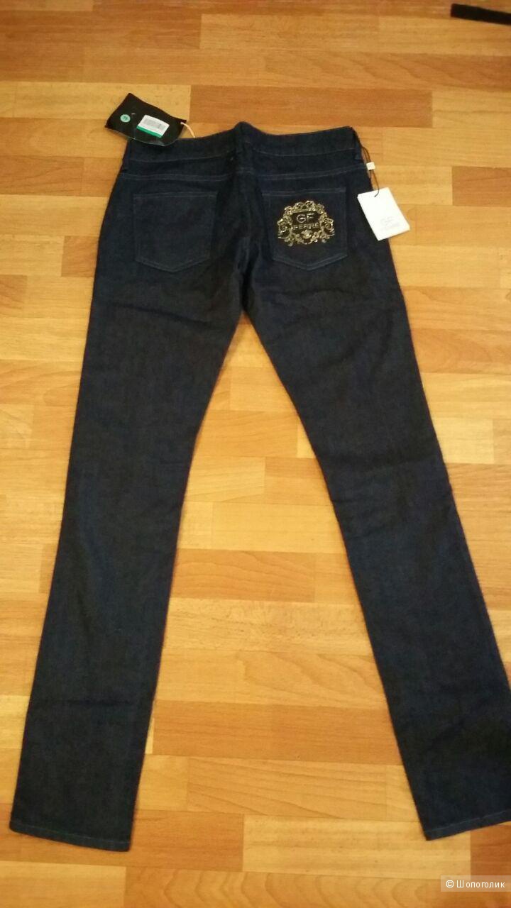 Новые джинсы GF Ferre размер 28.