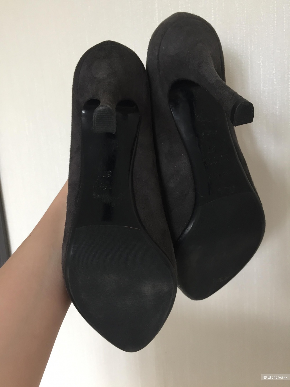 Замшевые туфли фирмы Loriblu