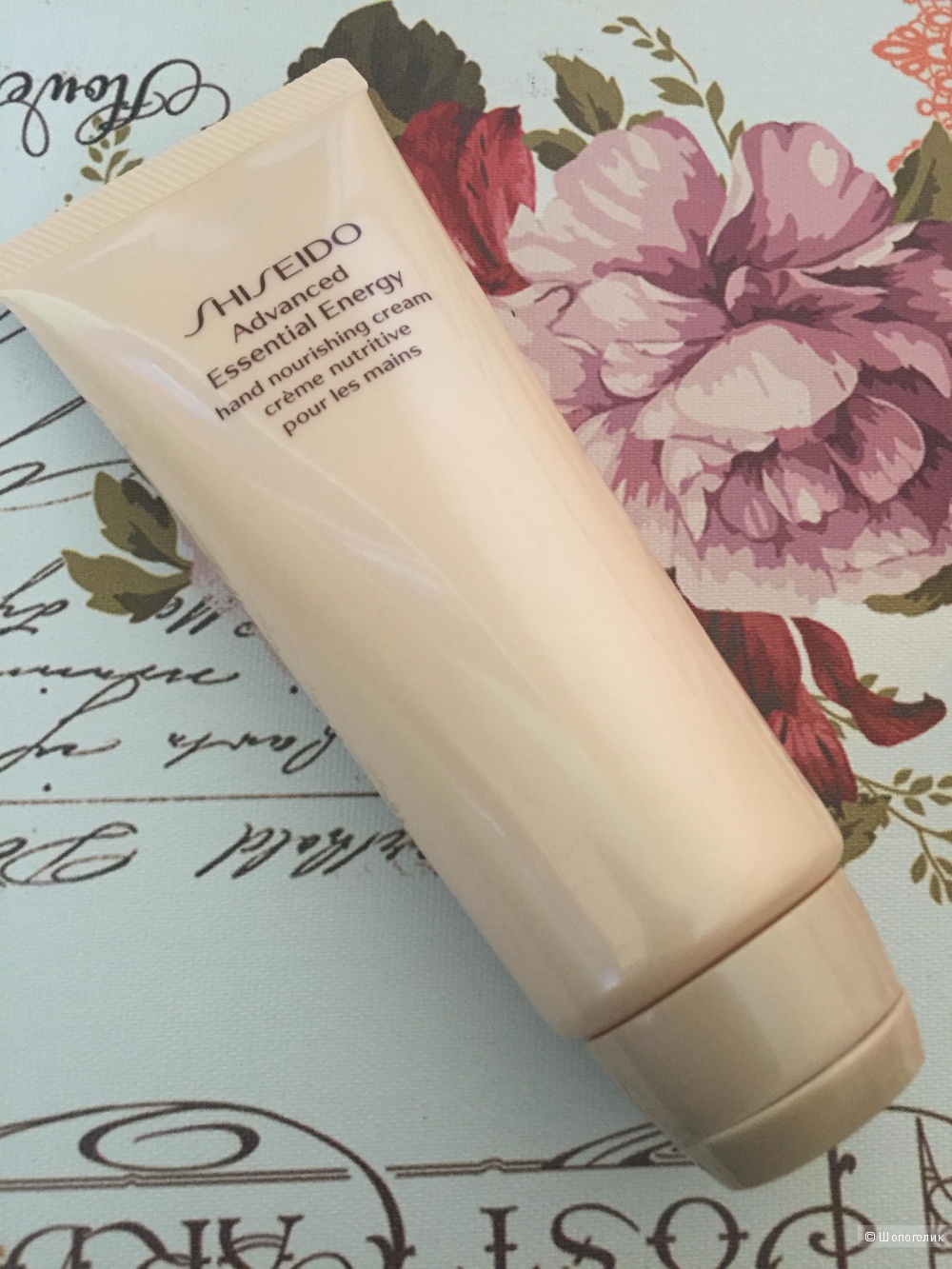 Питательный крем для рук Shiseido Advanced Essential Energy