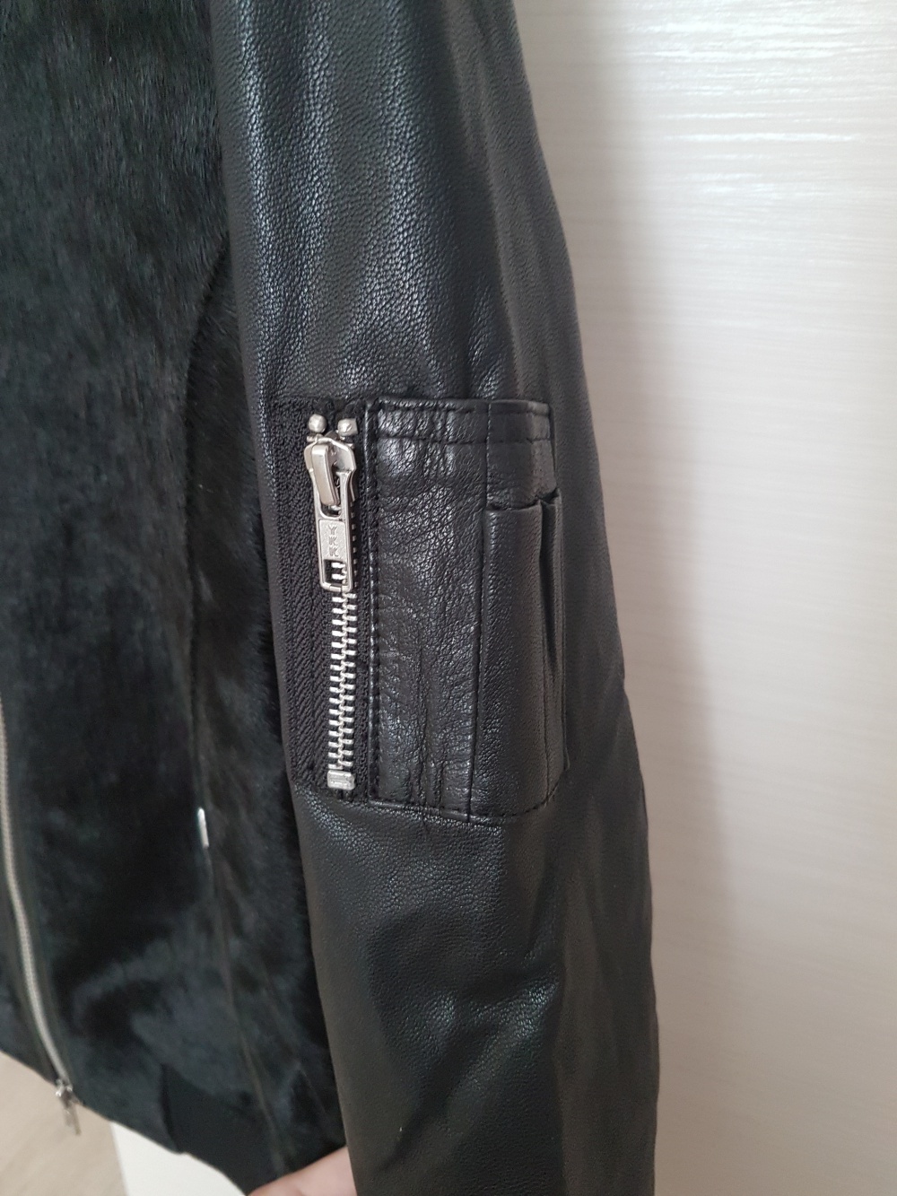 Кожаная куртка Muubaa с меховой отделкой, размер 42-44