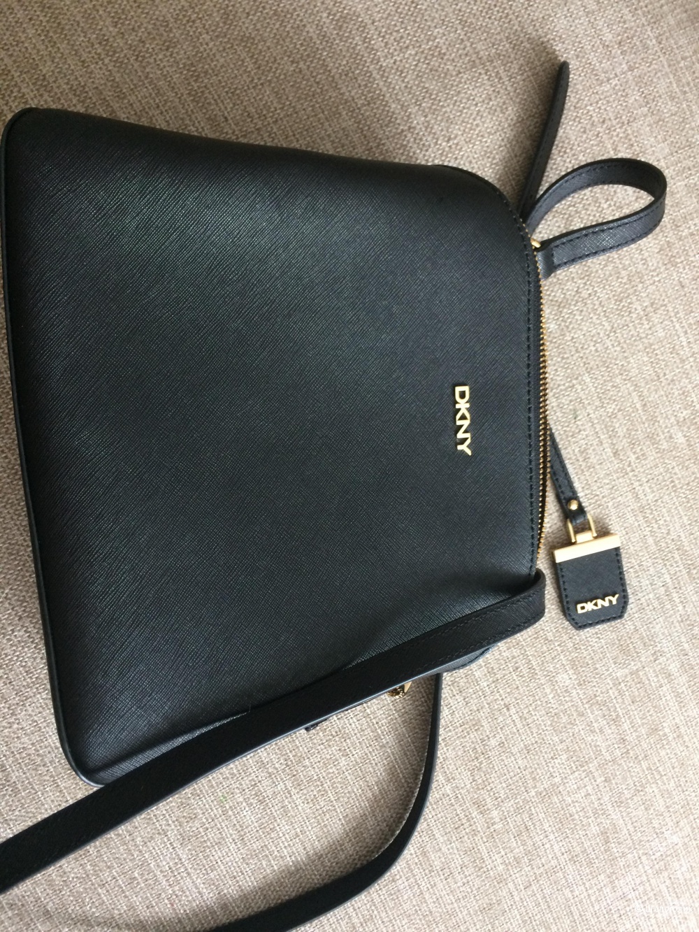 Сумочка DKNY кроссбоди