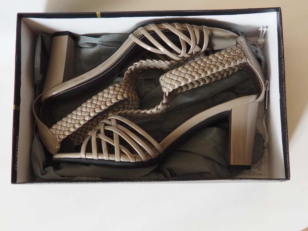 Босоножки плетеные на каблуке, серо-бежевые, размер 38, Италия