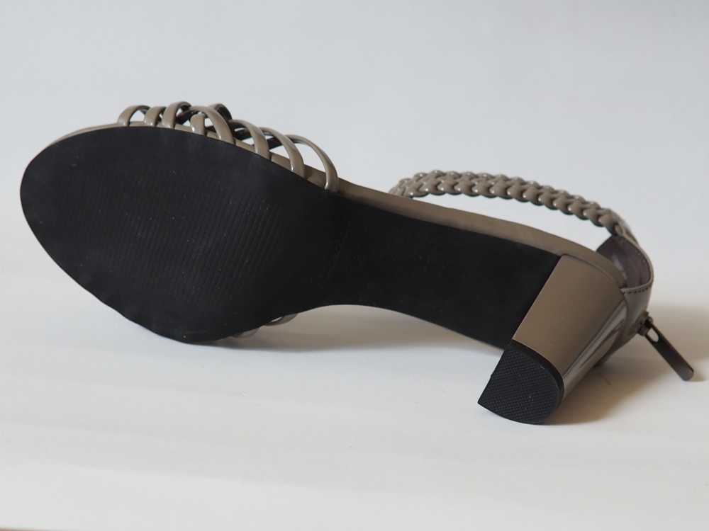 Босоножки плетеные на каблуке, серо-бежевые, размер 38, Италия