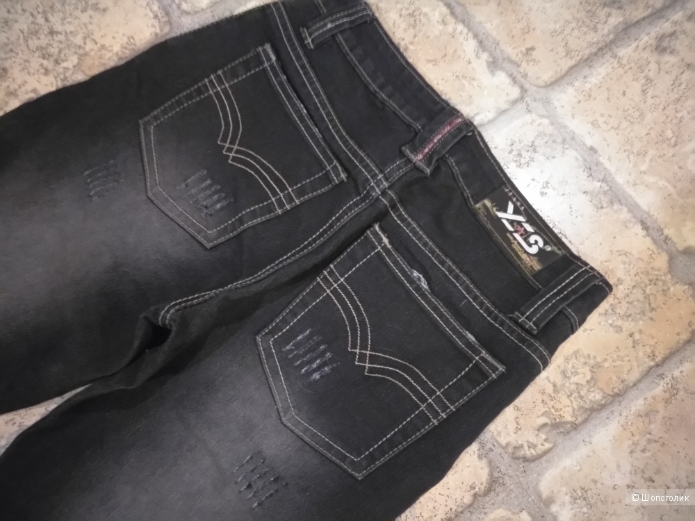 Укороченные чёрные джинсы - бананы с вышивкой, 25 размера.