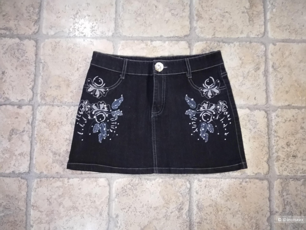 Красивая джинсовая юбочка чёрного цвета с вышивкой  26 - 44 размера.