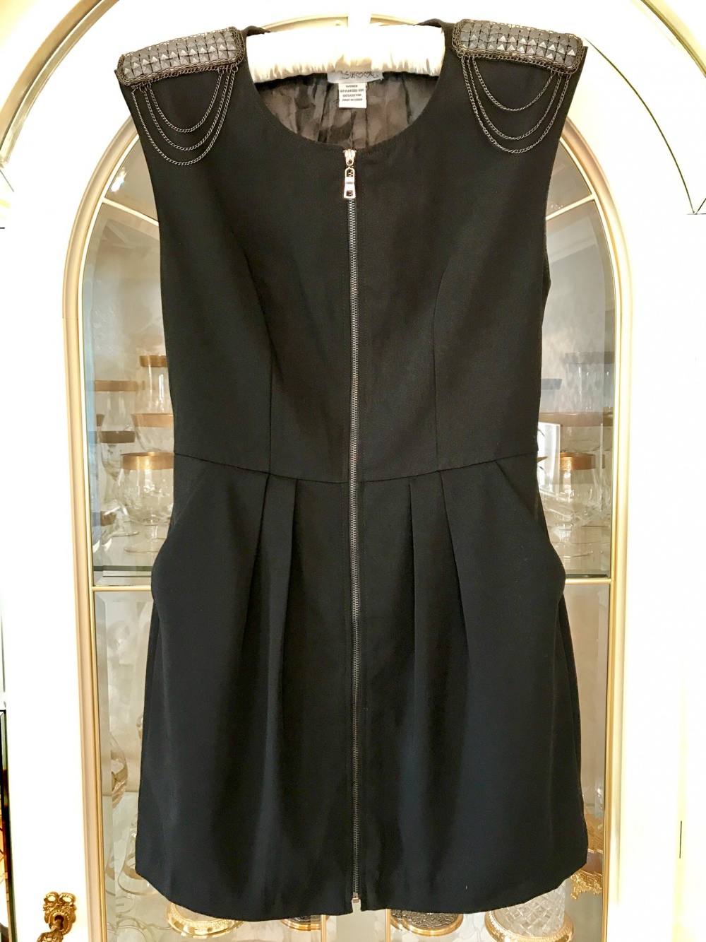 Платье чёрное  с эполетами XS-S