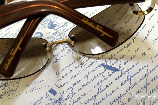 Солнцезащитные очки Salvatore Ferragamo.