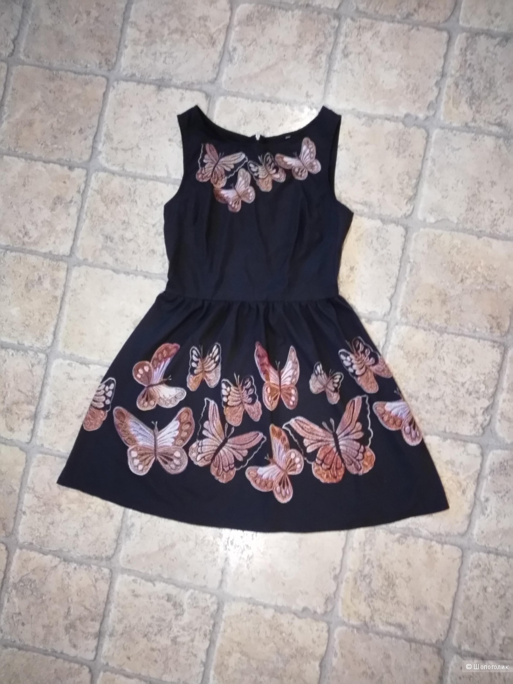 Лёгкое летнее платье, чёрного цвета с бабочками, размера М.