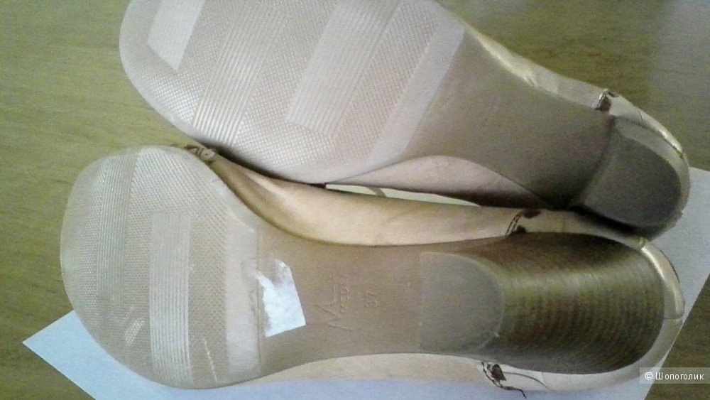 Ботинки  летние женские кожа р. 37-37.5  на каблуке новые