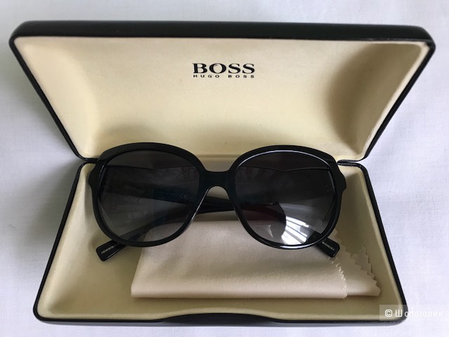 Солнцезащитные очки " HUGO BOSS ", Италия.