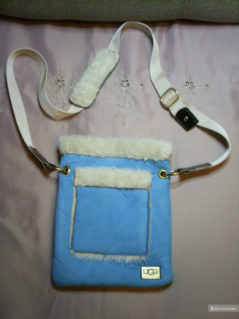 Сумочка кроссбоди от UGG.