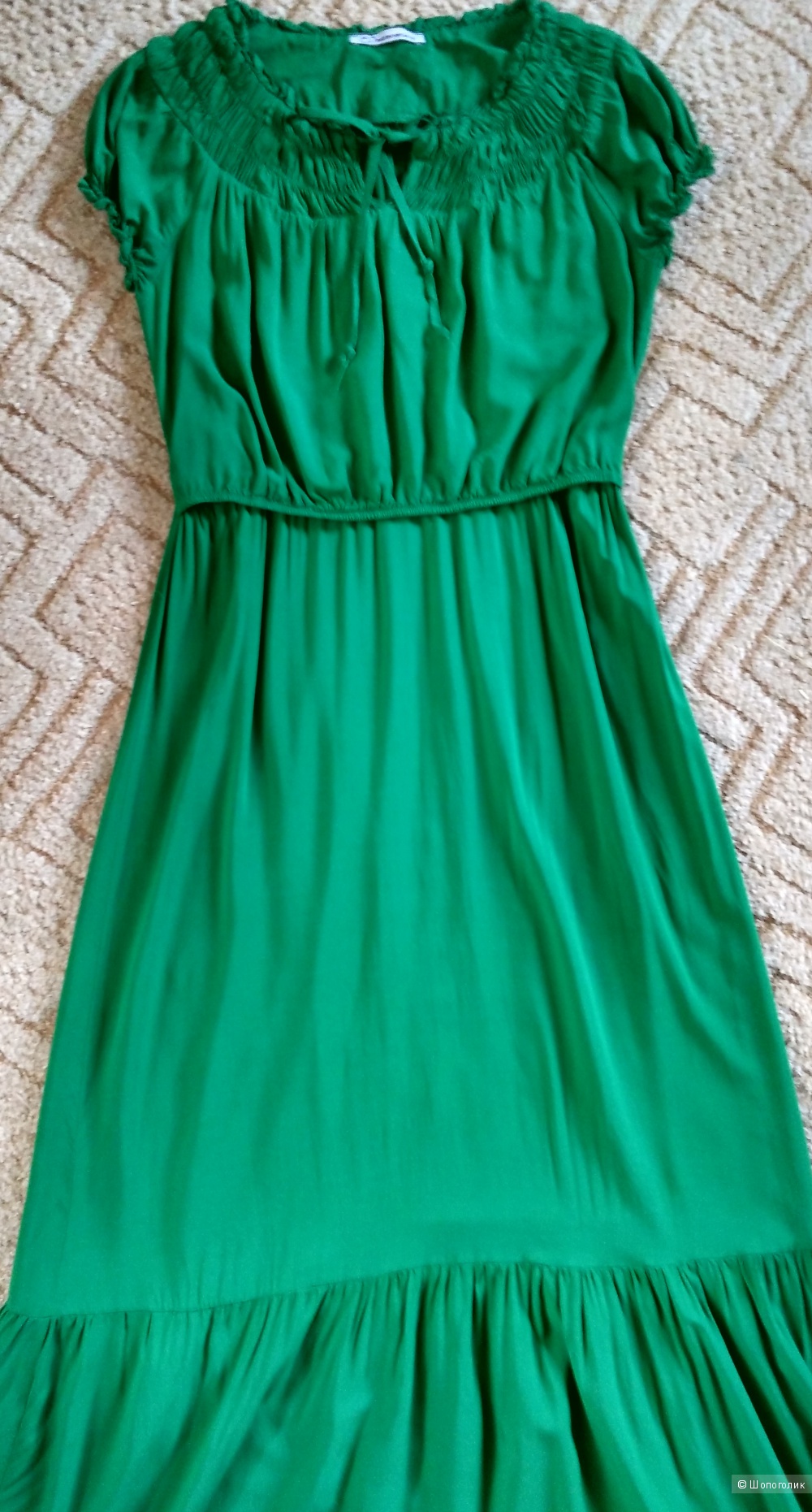 Легкое зеленое платье размер М