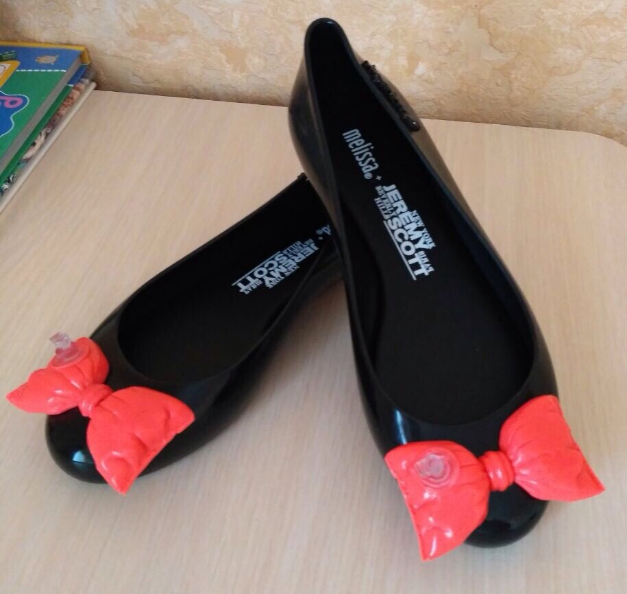 Черные туфли на плоской подошве с контрастным бантом Melissa + Jeremy Scott Space Love, 36-36,5.