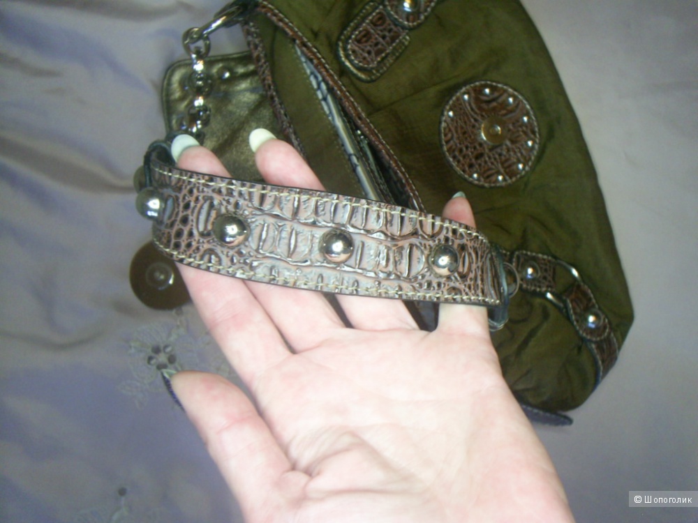 Сумочка Guess.