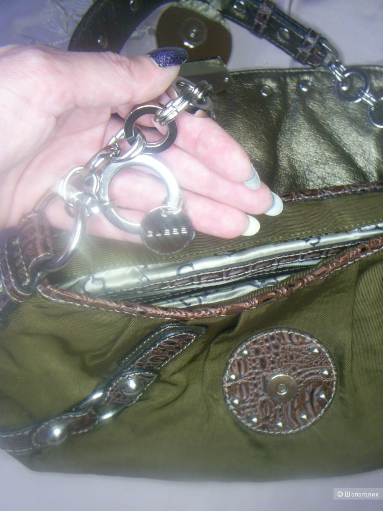 Сумочка Guess.