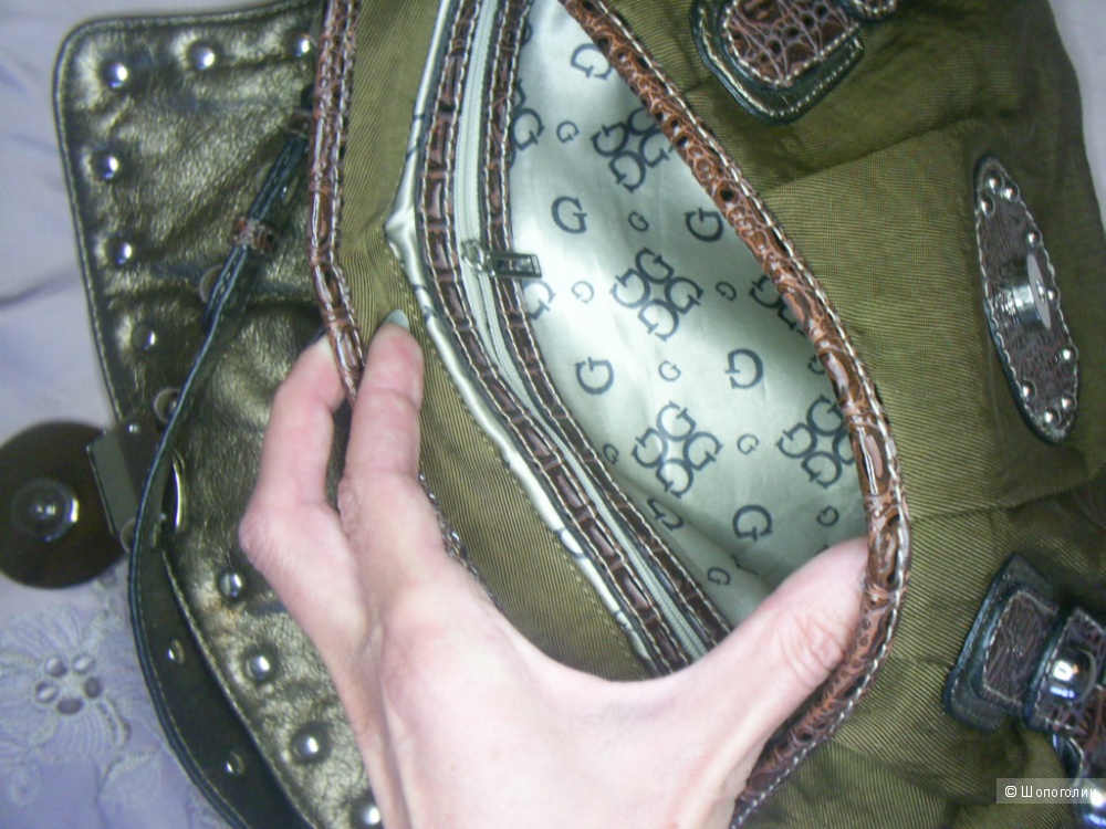 Сумочка Guess.