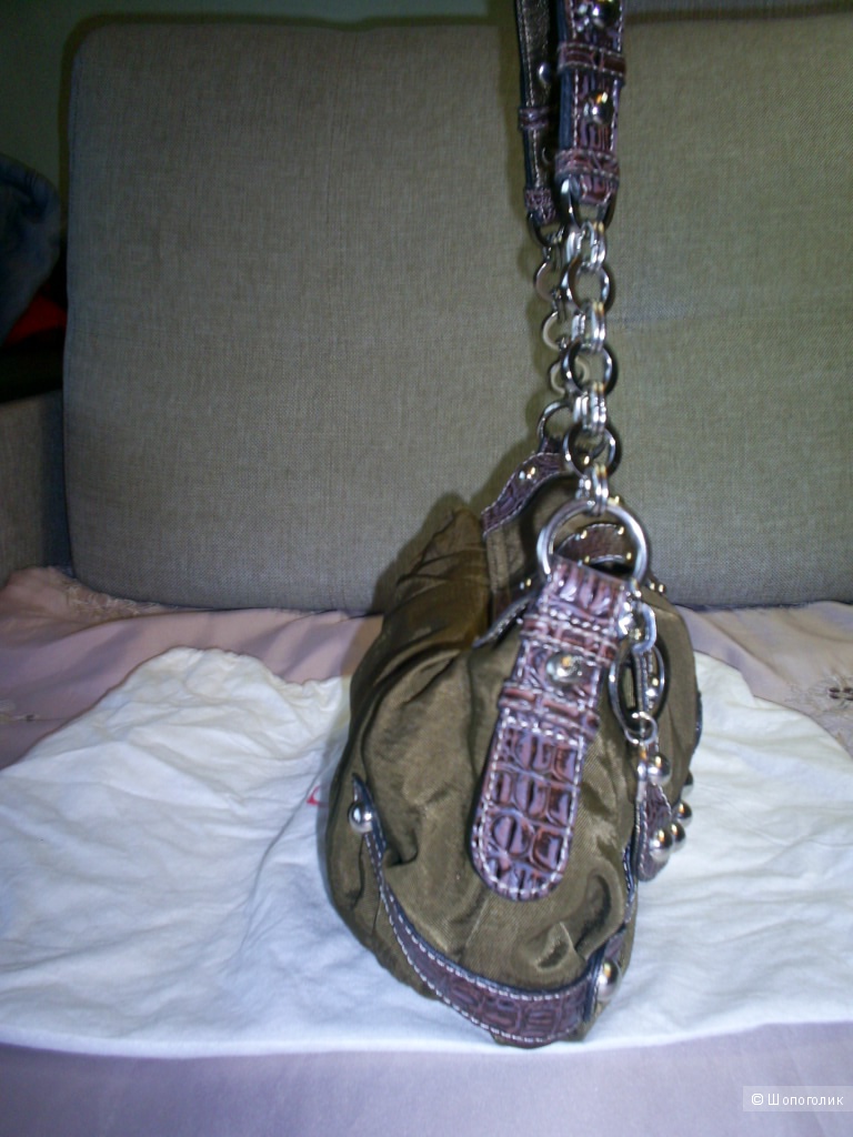Сумочка Guess.