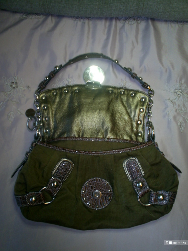 Сумочка Guess.