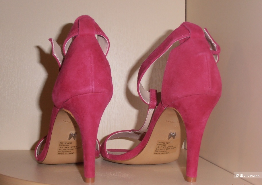 Новые замшевые босоножки Victoria`s Secret: Mid-heel T-strap Sandal. Размер 7.