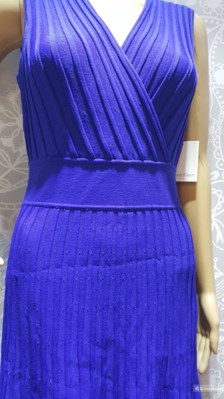 Calvin Klein васильковое плиссированное платье. р.44. Новое.Оригинал
