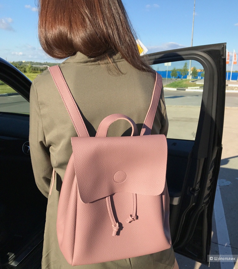 Классный рюкзак темно-пудрового цвета из мягкой ЭКОкожи среднего размера.