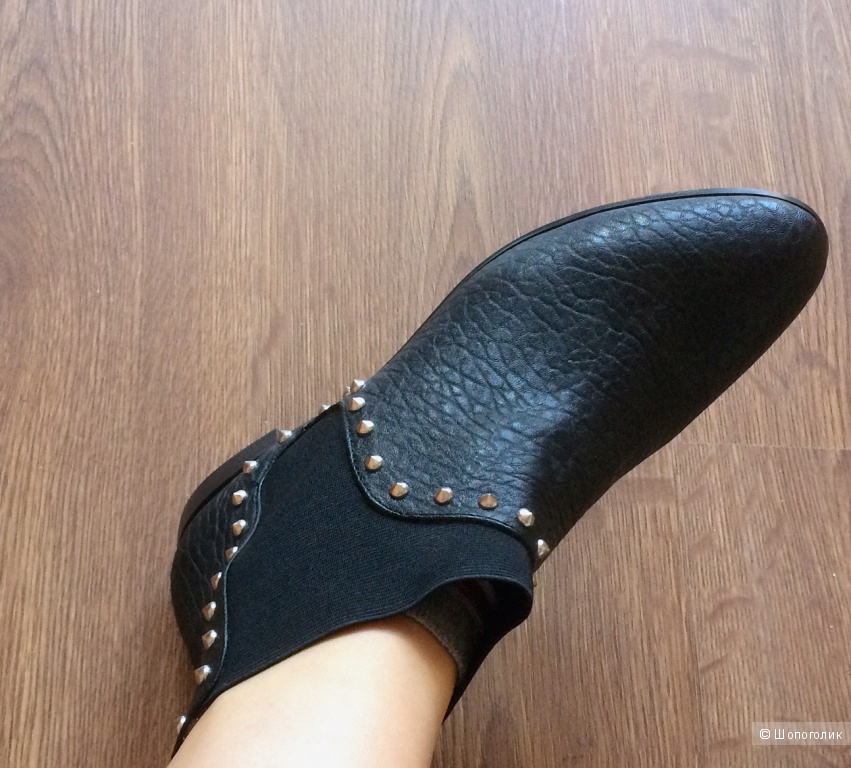 Черные ботинки челси от ZARA с клепками. Размер рус 39/39.5