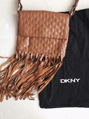 Сумка crossbody bag DKNY из натуральной кожи