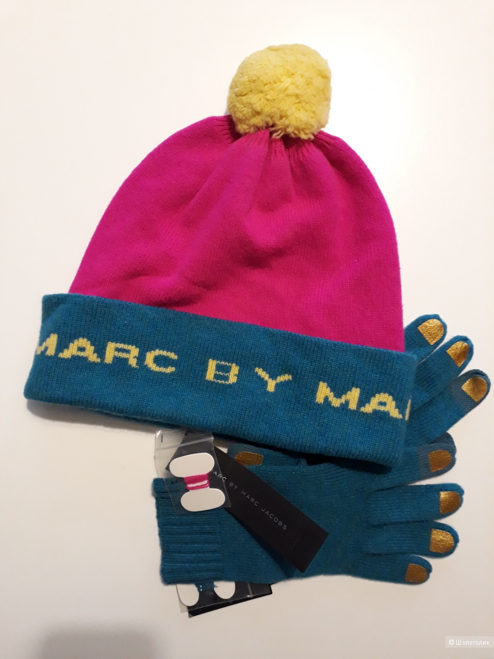 Шапка и перчатки MARC BY MARC JACOBS