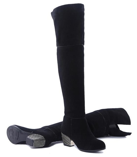 Замшевые сапоги-ботфорты на полную ногу 40-го размера