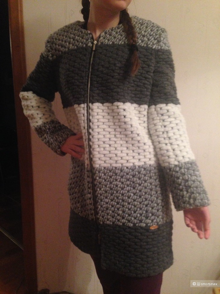 Пальто Femme дизайн Италия произведено EU размер 46-48